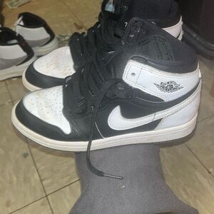 Air Jordan Retro 1 High in black and white